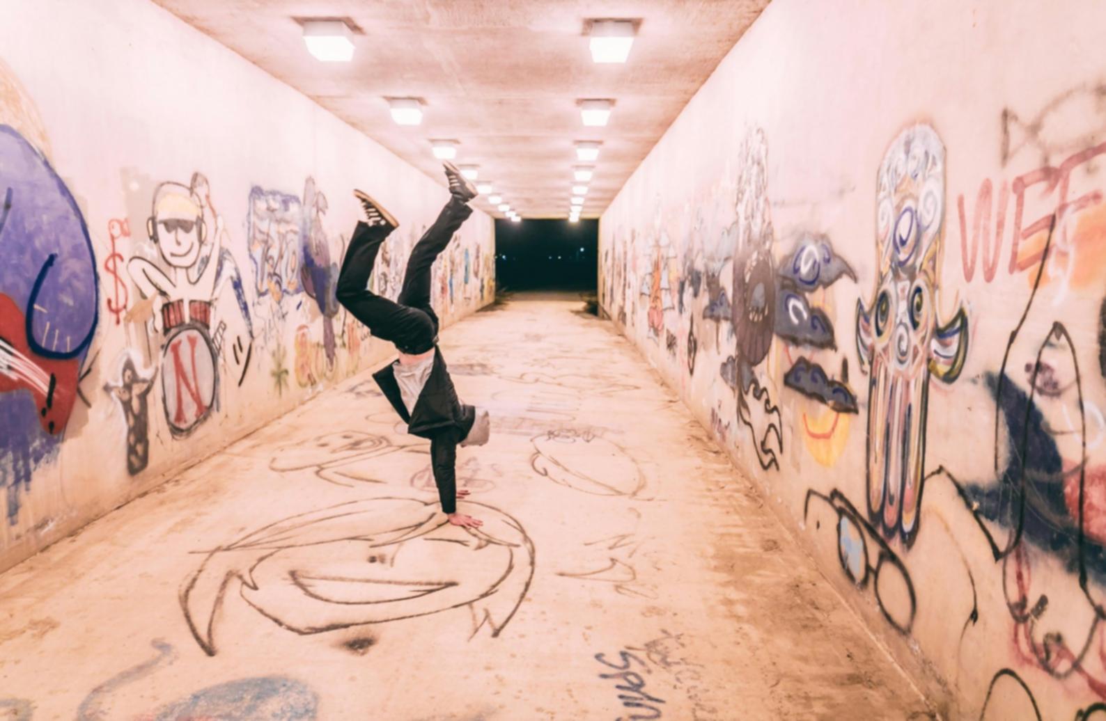 Studentessa di danza che sorride dopo una lezione
